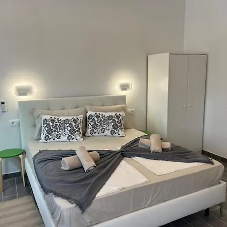 בית הארחה Naomi