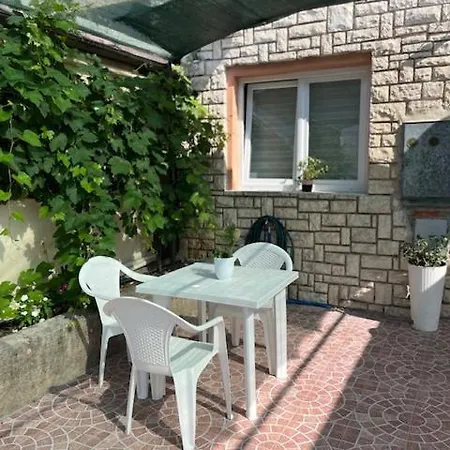 Guest house Naomi 3*