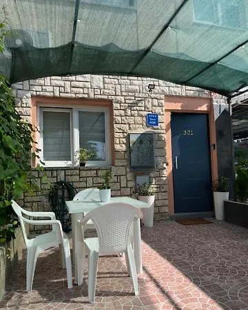 Rooms Rose Гостьовий будинок 3*
