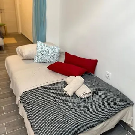 Naomi בית הארחה 3*