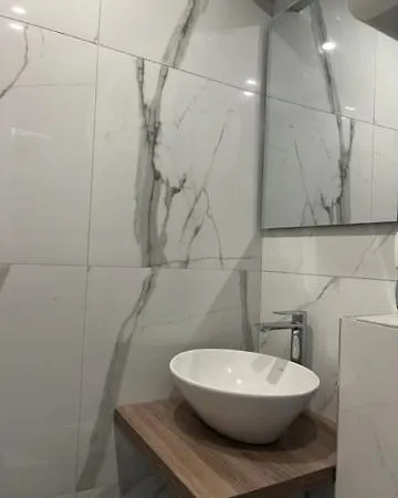 Naomi בית הארחה 3*