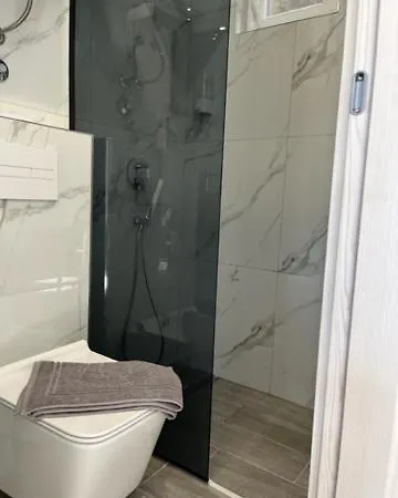 בית הארחה Naomi פורץ