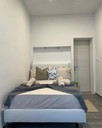 Naomi Guest house *